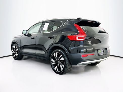 Used 2025 Volvo XC40 B5 Plus image 5