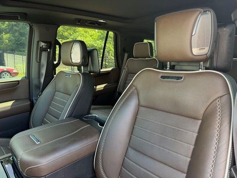 Used 2025 GMC Yukon Denali Ultimate AWD/4WD image 7
