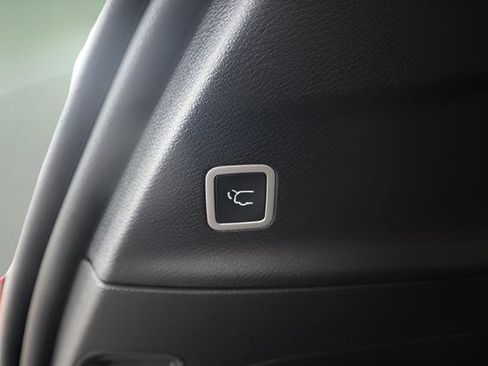 New 2026 Chrysler Voyager LX image 26