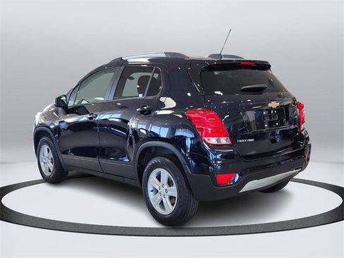 Used 2022 Chevrolet Trax LT w/ LT Convenience Package image 3
