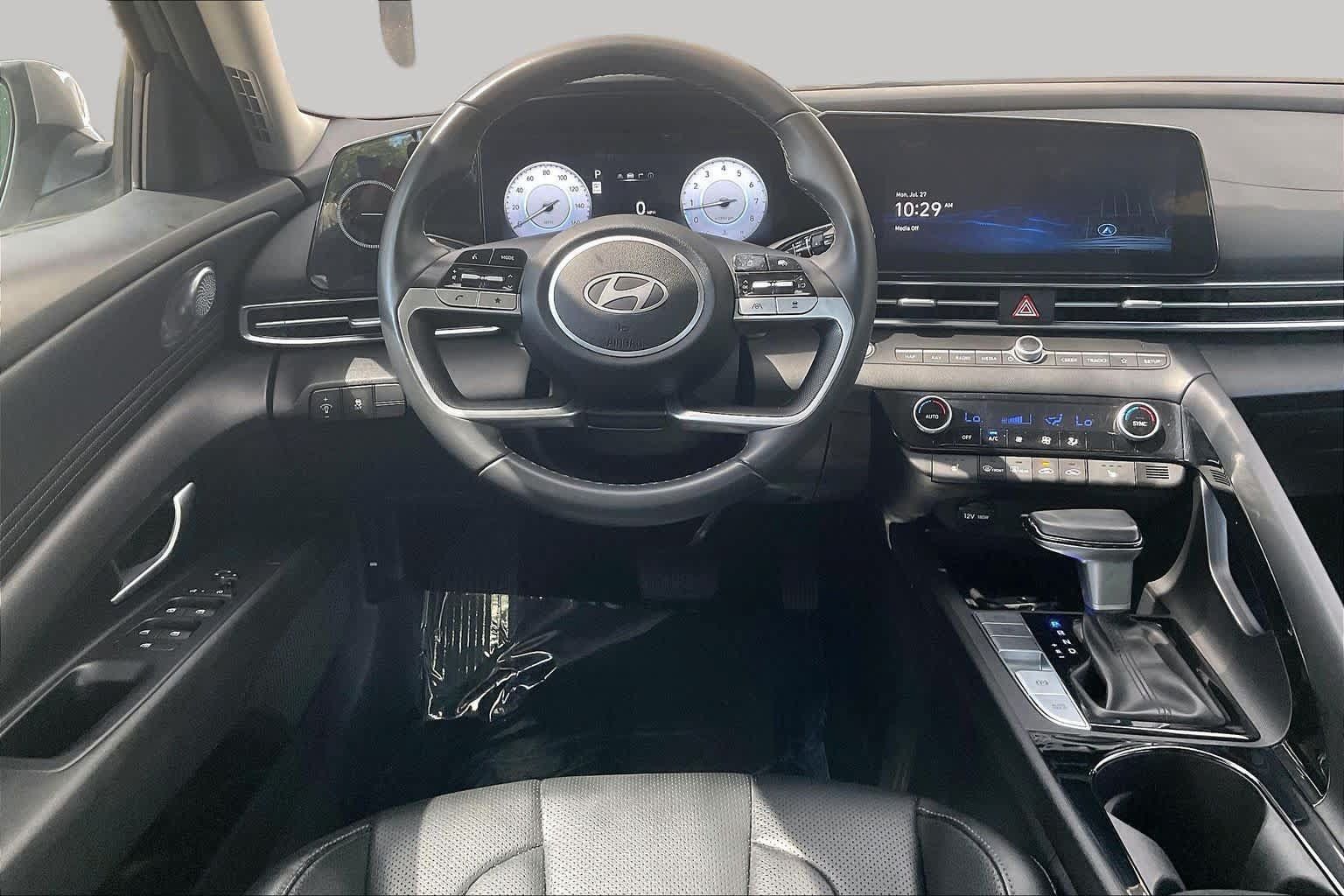 Certified 2025 Hyundai Elantra Limited FWD image 6