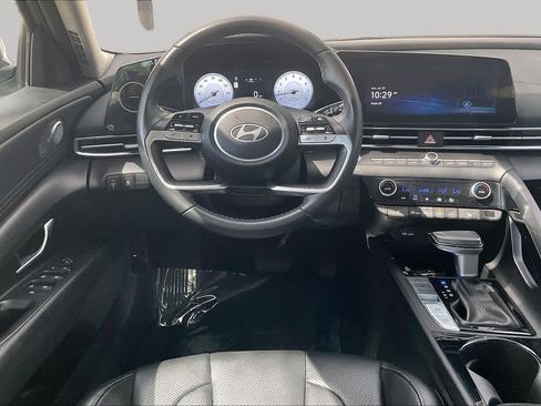 Certified 2025 Hyundai Elantra Limited FWD image 6
