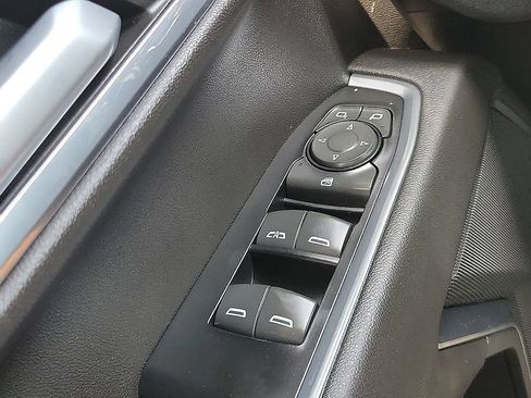 Used 2022 Chevrolet Silverado 1500 LT RWD image 13