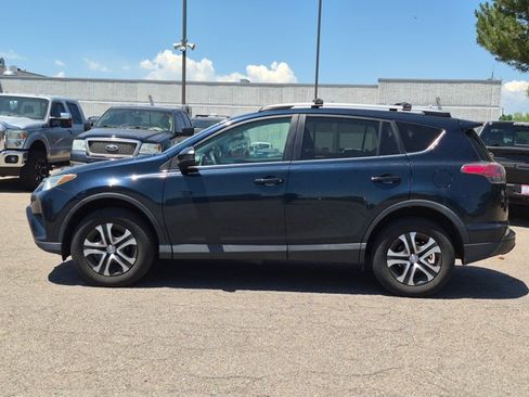 Used 2017 Toyota RAV4 LE AWD/4WD image 8