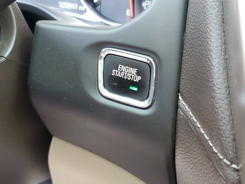 Used 2018 GMC Acadia Denali w/ Technology Package FWD image 19