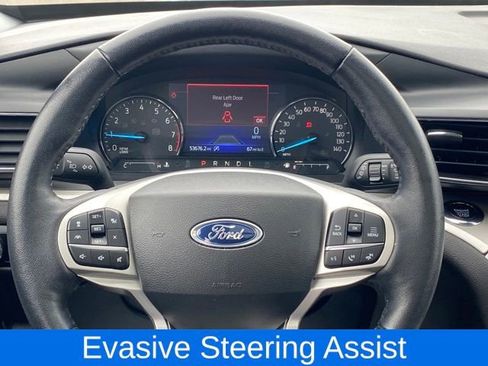 Used 2023 Ford Explorer XLT image 7
