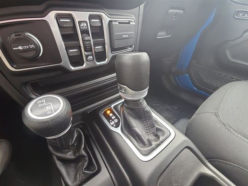 Used 2023 Jeep Gladiator Willys image 16