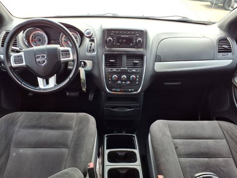 Used 2015 Dodge Grand Caravan SE w/ Quick Order Package 29E SE FWD image 4