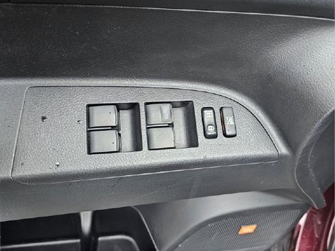 Used 2013 Toyota Highlander Limited image 32