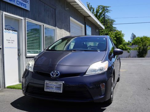 Used 2013 Toyota Prius Three FWD image 2