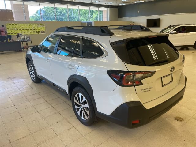 Used 2023 Subaru Outback Premium AWD/4WD image 9