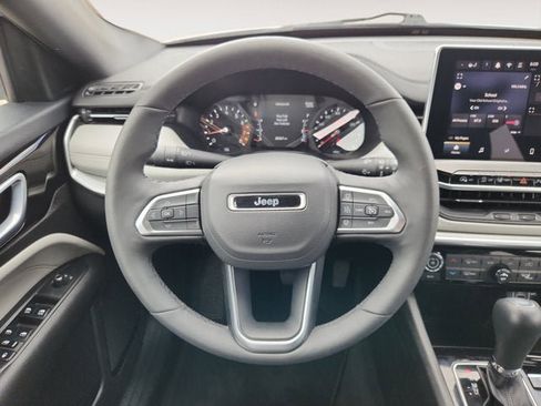 Used 2025 Jeep Compass Limited AWD/4WD image 12