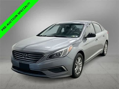 Used 2017 Hyundai Sonata SE image 1