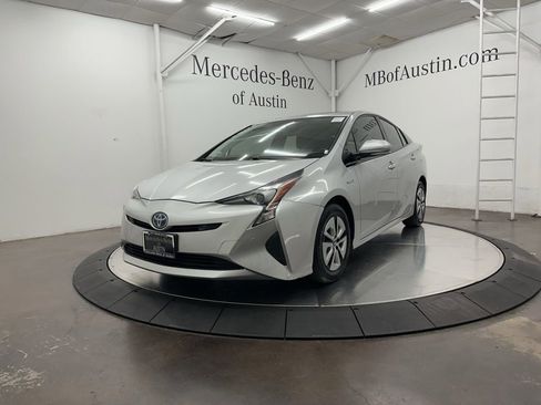 Used 2017 Toyota Prius Four w/ Advanced Technology Package FWD image 3