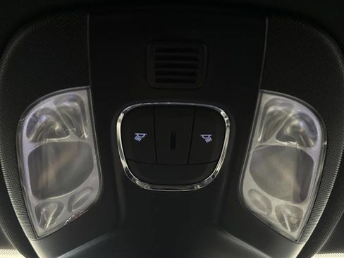 Used 2023 Jeep Compass Latitude image 31