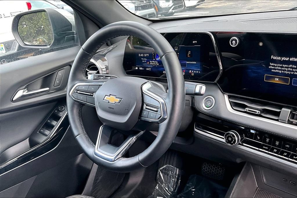 Used 2025 Chevrolet Equinox LT AWD/4WD image 16