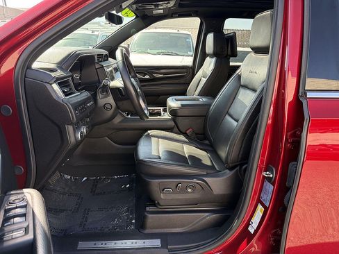 Used 2024 GMC Yukon Denali w/ Advanced Technology Package AWD/4WD image 19