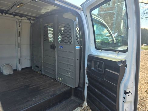 Used 2019 Chevrolet Express 3500 image 9