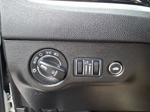 Used 2023 Chrysler 300 Touring L w/ Popular Equipment Group image 19