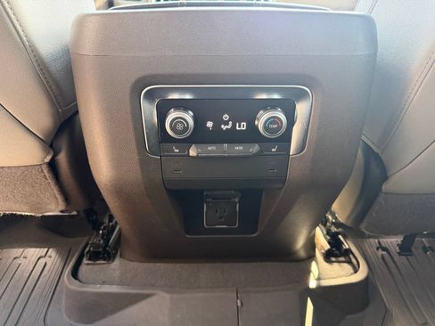 Used 2025 GMC Yukon XL Elevation AWD/4WD image 27