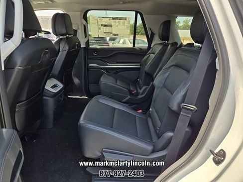 New 2027 Lincoln Navigator Premiere RWD image 9