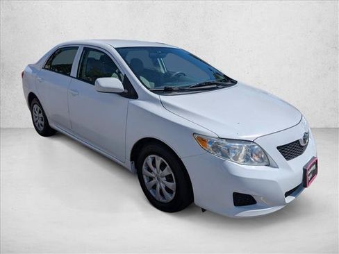 Used 2010 Toyota Corolla LE FWD image 3