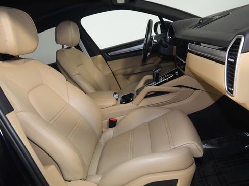 Used 2022 Porsche Cayenne Platinum Edition w/ Premium Package Plus image 8