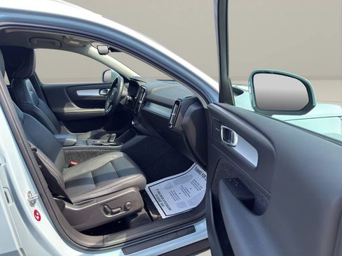 Used 2019 Volvo XC40 T5 Momentum AWD/4WD image 25