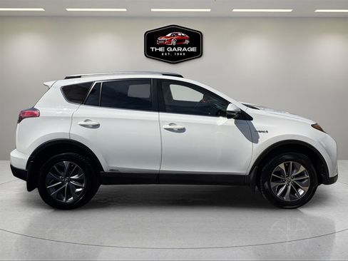 Used 2018 Toyota RAV4 LE Plus image 6