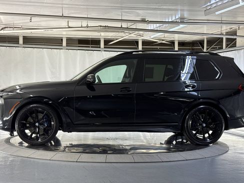 Used 2024 BMW X7 xDrive40i w/ M Sport Package AWD/4WD image 2
