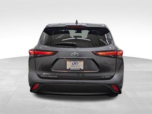 Used 2024 Toyota Highlander LE AWD/4WD image 33