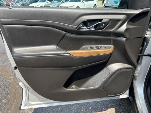 Used 2019 GMC Acadia SLE FWD image 8