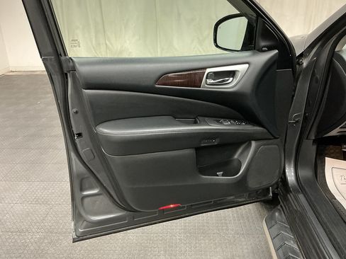Used 2015 Nissan Pathfinder Platinum w/ Family Entertainment Package FWD image 22