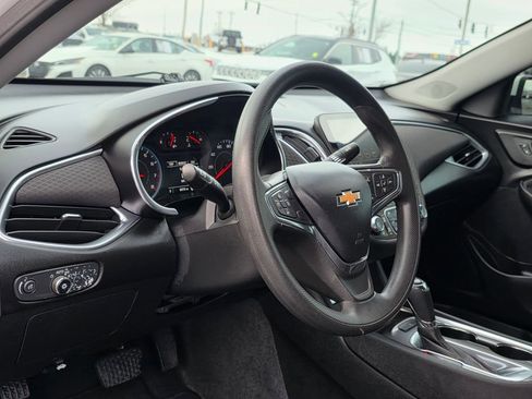 Used 2020 Chevrolet Malibu LT image 11