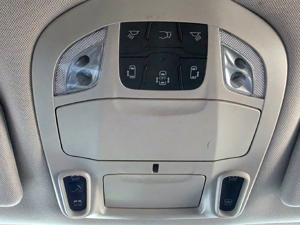 Used 2023 Chrysler Pacifica Limited FWD image 65
