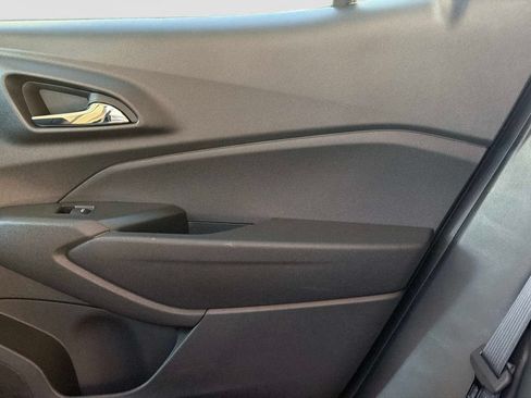 Used 2026 Chevrolet Trax LT w/ Sunroof Package FWD image 16