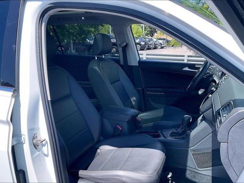 Used 2021 Volkswagen Tiguan SE FWD image 7