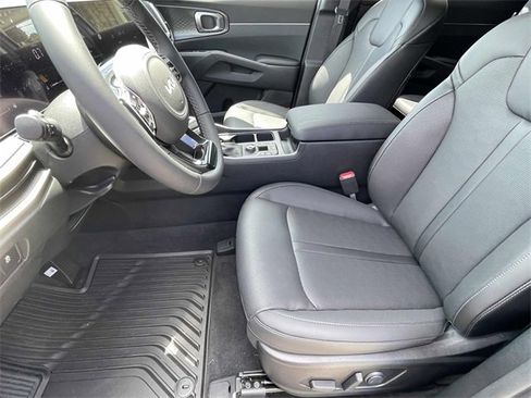 New 2025 Kia Sorento S image 16