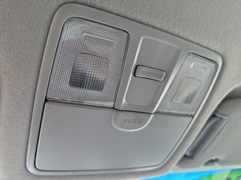 Used 2013 Hyundai Elantra GLS w/ Preferred Pkg image 22