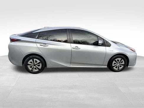 Used 2017 Toyota Prius One image 9