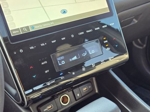 Used 2024 Hyundai Santa Cruz Night image 31