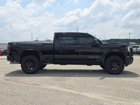 Used 2025 GMC Sierra 3500 AT4 w/ Technology Package AWD/4WD image 6