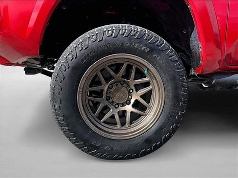 Used 2022 Toyota Tacoma TRD Sport w/ Technology Package AWD/4WD image 10