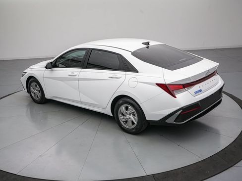 Used 2025 Hyundai Elantra SE FWD image 7