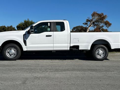 New 2026 Ford F250 XL w/ XL Driver Assist Package RWD image 2