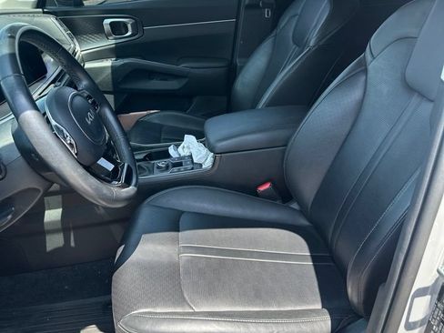 Used 2024 Kia Sorento S w/ Panoramic Sunroof Package FWD image 5