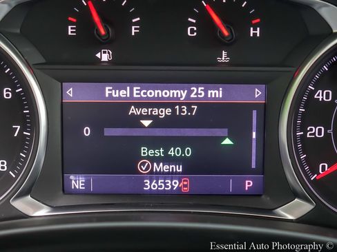 Used 2022 GMC Terrain SLT w/ Tech Package FWD image 4