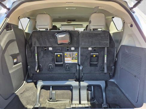 Used 2022 Toyota Sienna Limited FWD image 6