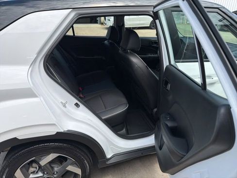 Used 2024 Hyundai Venue Limited FWD image 22