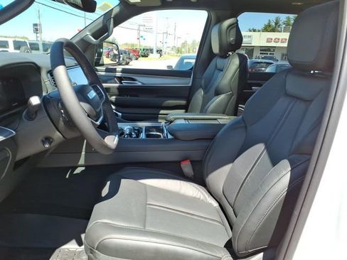 New 2026 Jeep Grand Wagoneer 4WD image 8